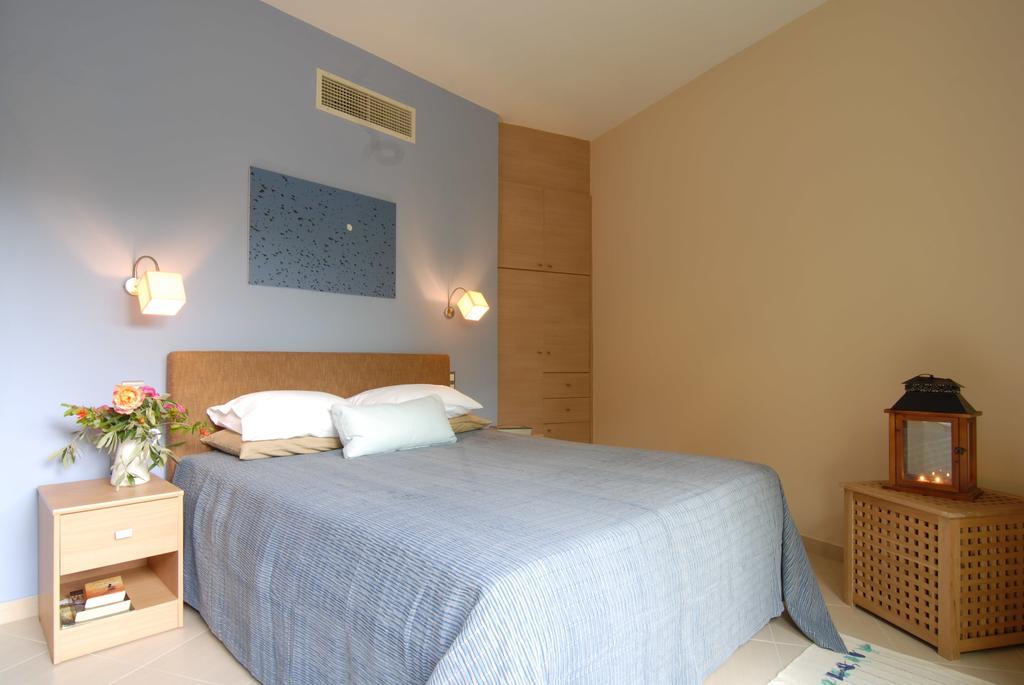 Mylos Apartments Gialova Zimmer foto